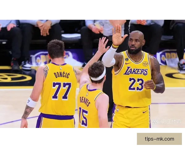 詹姆斯14中13创里程碑湖人七连胜击败火箭东契奇砍40分KD18分领衔表现